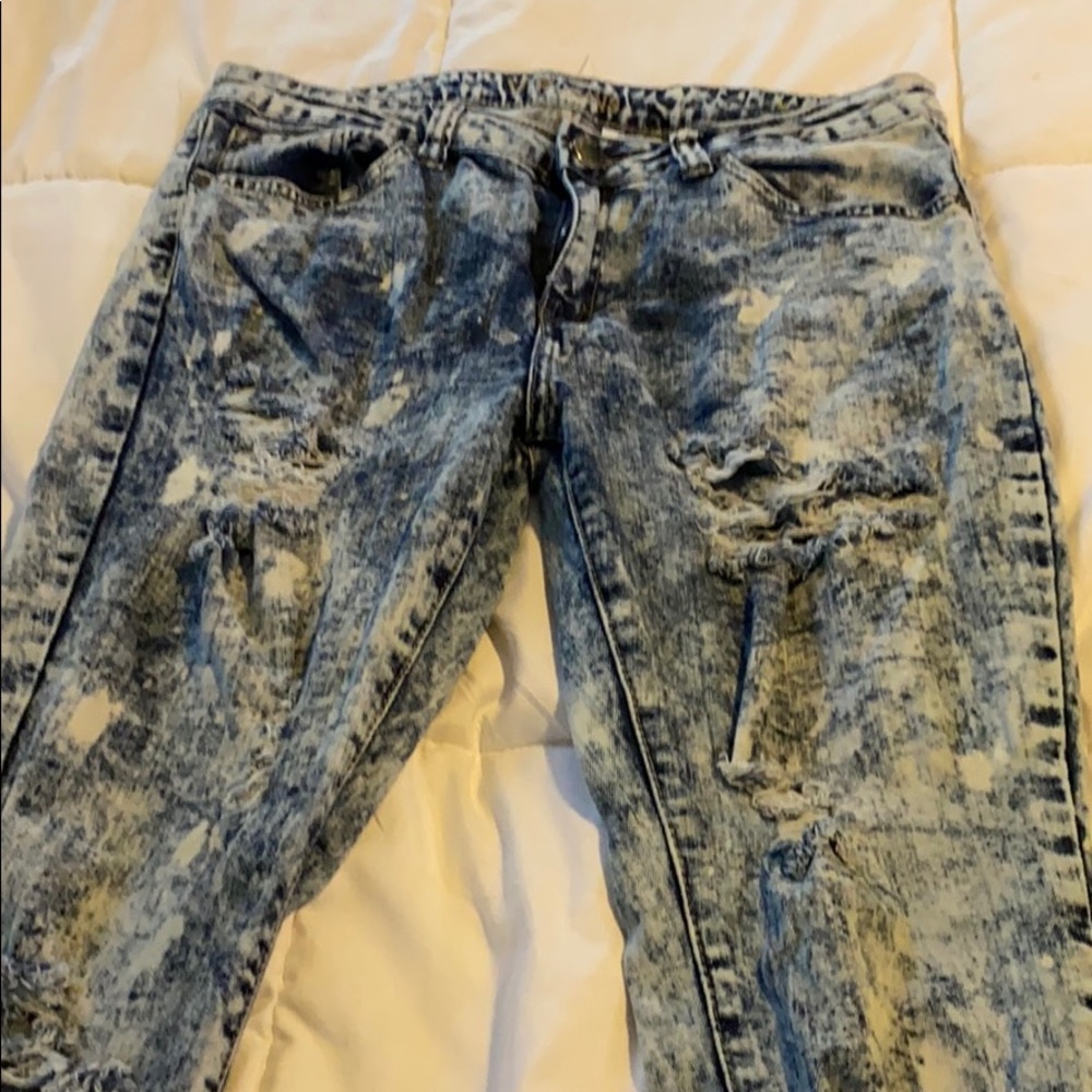 Acid wash, distressed skinny jeans
